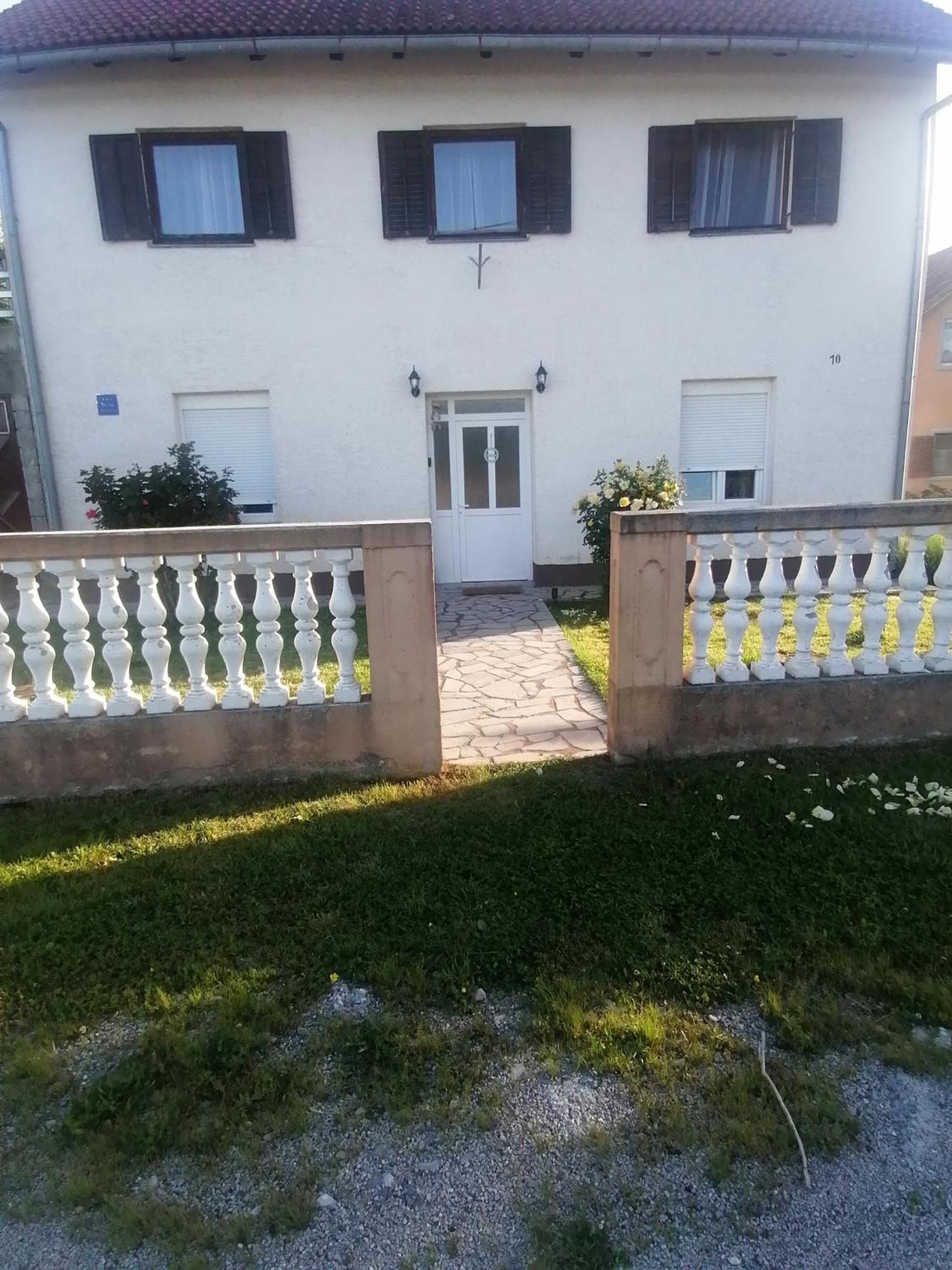 Domus Nostra Apartment Lovinac  Exterior photo